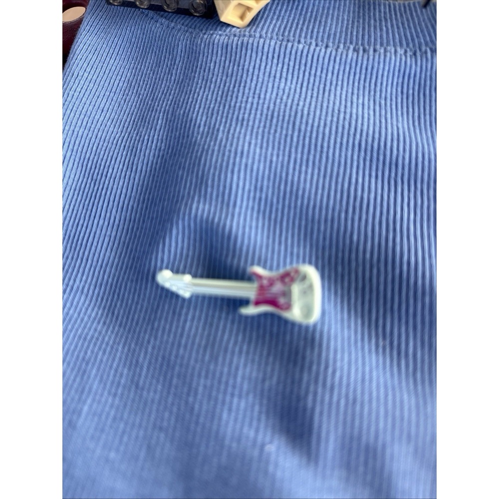 LEGO - Minifig, Utensil Guitar - Silver Strings & Stars on Magenta Background